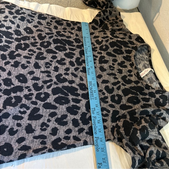 My Story Animal Print Lightweight Sweater With Pockets Size Large - Picture 7 of 10